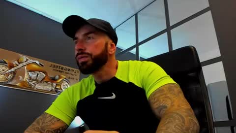 Snapshot of arongrant chatting on June 25, 2026, 9:03 am AronGrant online show from June 25, 2026, 9:03 am