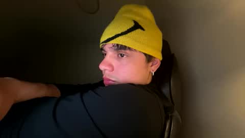 aronlx online show from April 23, 2026, 2:35 am