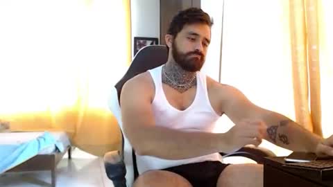 aronmiller online show from November 24, 2025, 4:18 pm