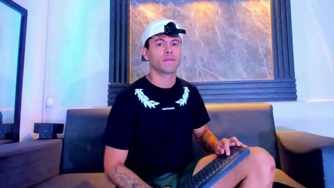 Aroon   online show from November 13, 2025, 11:42 am