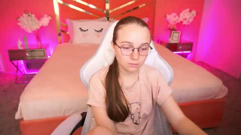 Snapshot of arrinawair chatting on September 25, 2025, 7:23 am arrinawair online show from September 25, 2025, 7:23 am