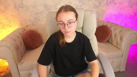 Snapshot of arrinawair chatting on November 4, 2025, 8:35 am arrinawair online show from November 4, 2025, 8:35 am