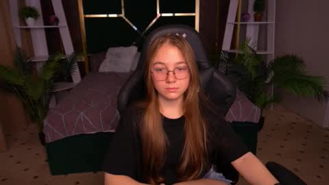 Snapshot of arrinawair chatting on November 18, 2025, 9:03 am arrinawair online show from November 18, 2025, 9:03 am