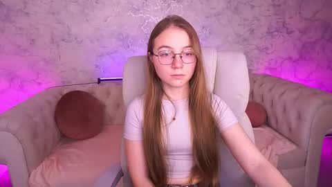 arrinawair online show from December 18, 2025, 8:53 am