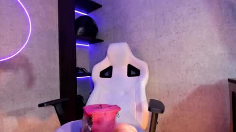 artemisablake online show from February 13, 2025, 8:24 pm