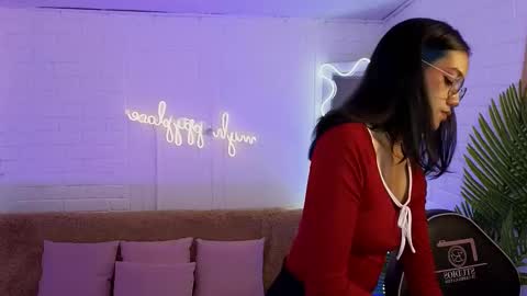 artemiss_tay online show from September 19, 2025, 7:14 pm