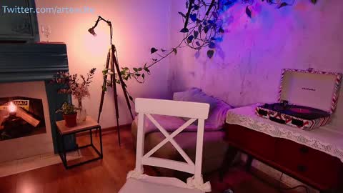 Lina online show from February 28, 2025, 8:09 am