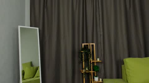 Sara online show from September 23, 2025, 7:39 pm