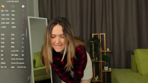 Sara online show from September 25, 2025, 7:39 pm