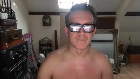 Snapshot of artisterotic chatting on November 20, 2025, 9:42 am artisterotic online show from November 20, 2025, 9:42 am