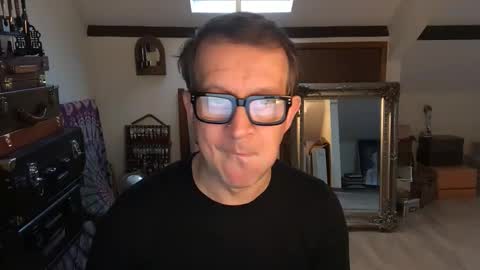 Snapshot of artisterotic chatting on December 15, 2025, 11:14 am artisterotic online show from December 15, 2025, 11:14 am