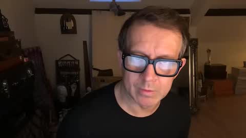 Snapshot of artisterotic chatting on December 22, 2025, 8:55 am artisterotic online show from December 22, 2025, 8:55 am