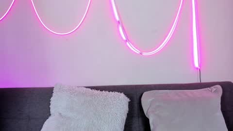 MIA OF artmiajoy online show from December 17, 2024, 1:16 pm