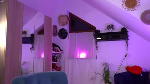 Amalia online show from September 9, 2025, 9:03 pm