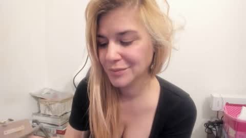 MIA online show from November 7, 2025, 9:04 pm