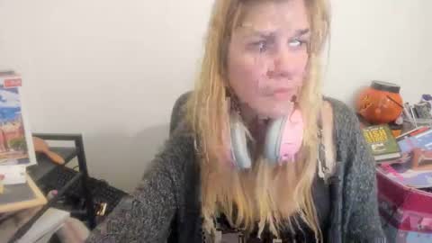 MIA online show from April 17, 2026, 10:35 pm