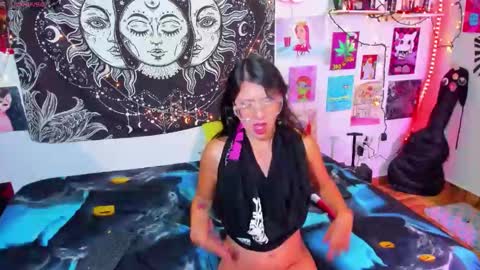 Snapshot of artsycherry chatting on May 21, 2026, 3:24 am Isabella Cherry online show from May 21, 2026, 3:24 am