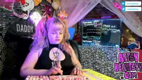 ArtsyHeartsyy online show from April 25, 2026, 1:19 am