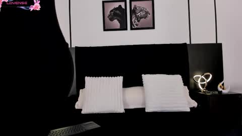 hellen online show from February 24, 2026, 1:42 pm