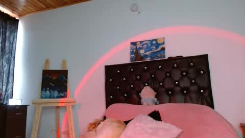   Independent Model online show from January 31, 2025, 7:18 pm