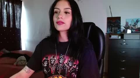   Independent Model online show from October 24, 2025, 9:55 pm