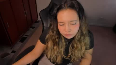 ash_smith1 online show from May 28, 2026, 10:18 pm