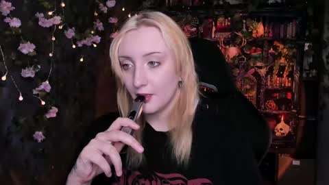 Snapshot of asheluck chatting on June 5, 2026, 6:52 am AshleyAshe online show from June 5, 2026, 6:52 am
