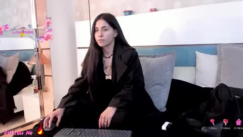 Ashkoreh online show from December 14, 2025, 7:07 pm