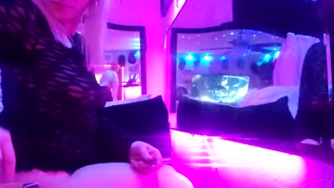 Ashl33mackenzi3 online show from February 12, 2025, 1:06 pm