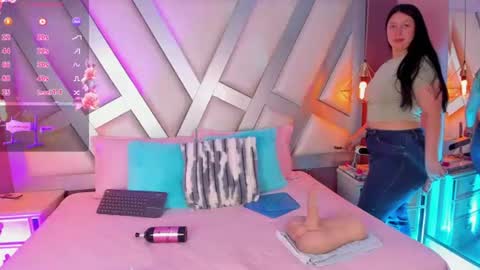 Snapshot of ashleey_bell_ chatting on August 3, 2026, 1:27 pm Ashley online show from August 3, 2026, 1:27 pm