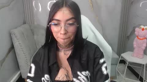 ashley_blum_v online show from October 19, 2025, 1:01 pm