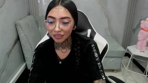 ashley_blum_v online show from November 28, 2025, 10:01 pm