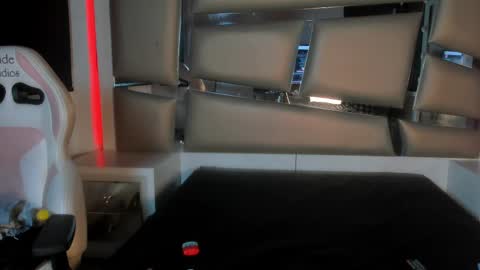 ashley_js online show from October 7, 2025, 8:00 am