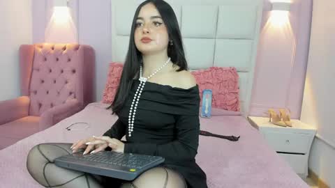Snapshot of ashley_petit chatting on May 10, 2026, 1:05 pm ashley_petit online show from May 10, 2026, 1:05 pm