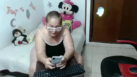ashley pink11 online show from October 8, 2025, 10:40 pm