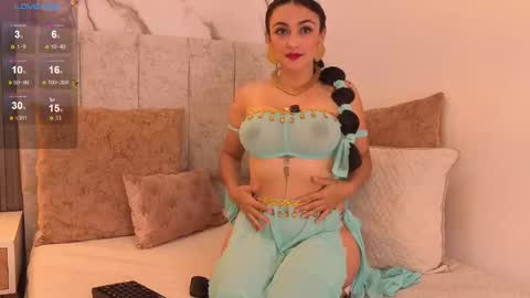 Camila online show from October 31, 2025, 8:32 pm