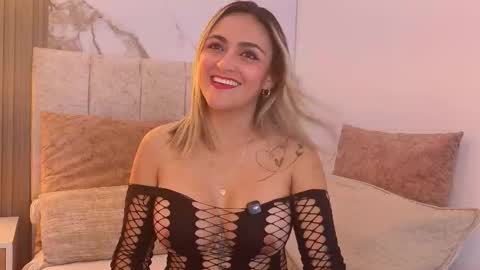 Camila online show from February 17, 2026, 8:26 pm