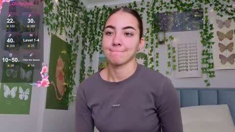 Ashle online show from December 2, 2025, 4:07 am