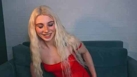 Snapshot of ashley_urban chatting on May 3, 2026, 11:33 pm Ashley online show from May 3, 2026, 11:33 pm