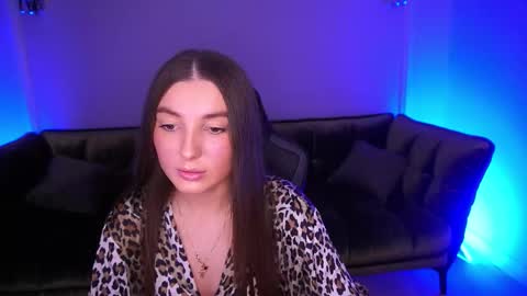 ashleybaee online show from November 6, 2025, 1:45 pm