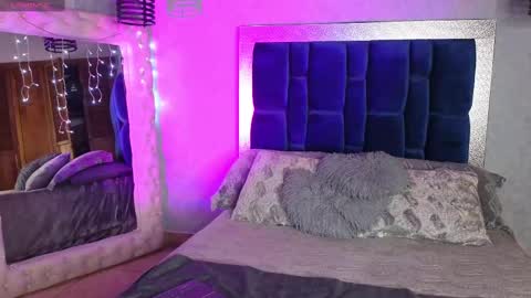 CAMILA online show from September 17, 2025, 12:01 am