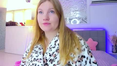 AshleyJonse online show from November 4, 2025, 6:01 am