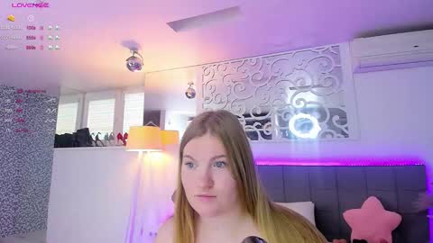 AshleyJonse online show from November 20, 2025, 8:03 am