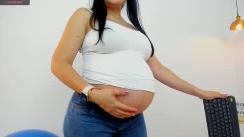 Snapshot of ashleyknightt chatting on December 2, 2024, 10:01 pm Ashley knight online show from December 2, 2024, 10:01 pm