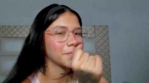 Snapshot of ashleytravis_ chatting on December 20, 2025, 9:44 pm online show from December 20, 2025, 9:44 pm