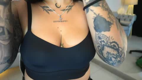 Ashley Lauren online show from April 10, 2026, 7:18 pm