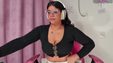 Ashleyy18   online show from February 9, 2025, 9:37 am