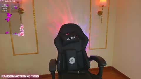 Snapshot of ashleyy__fox chatting on June 22, 2026, 9:56 pm Hi Im Ashley Dont forget to follow me to have me close to you online show from June 22, 2026, 9:56 pm