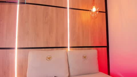 ashlyn online show from October 15, 2025, 7:14 pm