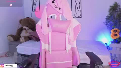 Ashly  online show from October 18, 2025, 9:04 pm